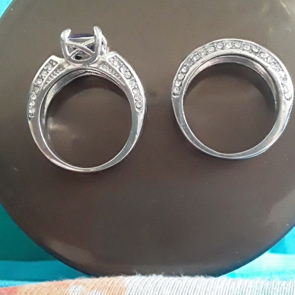 Ring - Picture 3 of 4